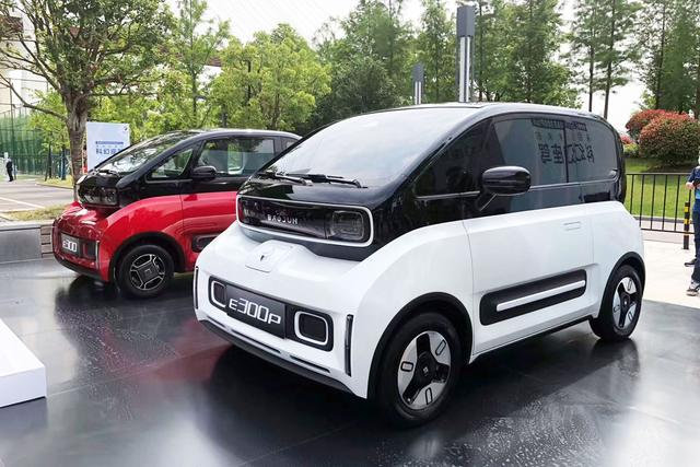 纯电小车宝骏E300，NEDC 305公里，今天预售，预估7万上下的价格