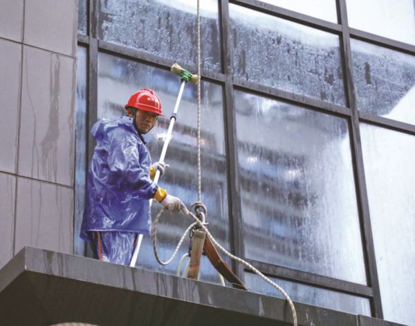 在舟山,做一位城市“蜘蛛人”是什么体验?这个行业能挣多少钱?休闲区蓝鸢梦想 - Www.slyday.coM 在舟山,做一位城市“蜘蛛人”是什么体验?这个行业能挣多少钱?休闲区蓝鸢梦想 - Www.slyday.coM