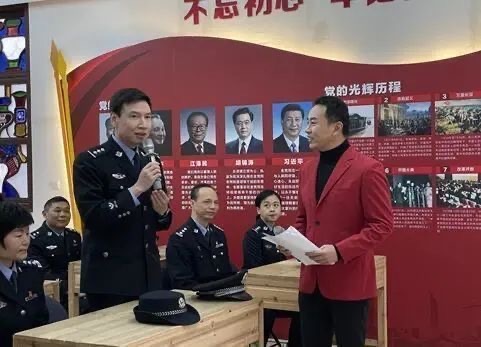 《红讲台》献礼首个中国人民警察节:金色盾牌,红色使命!休闲区蓝鸢梦想 - Www.slyday.coM 《红讲台》献礼首个中国人民警察节:金色盾牌,红色使命!休闲区蓝鸢梦想 - Www.slyday.coM