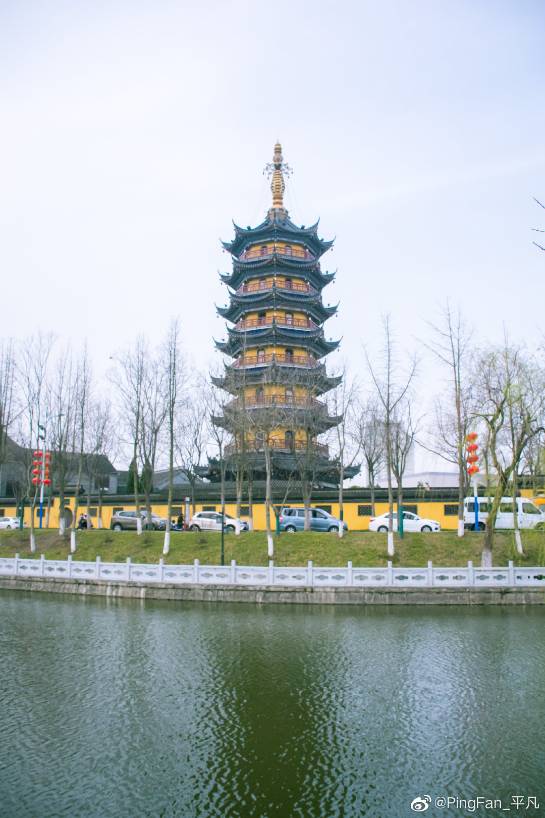 观音塔,如皋定慧寺建筑之一,伴水而建