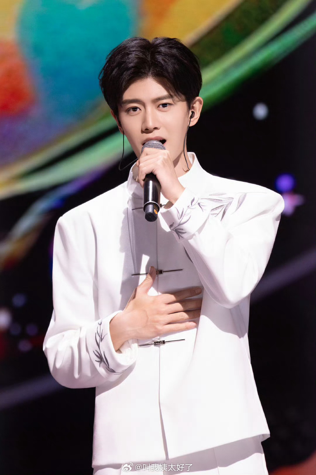 任嘉伦究竟是因为《锦衣之下》上桌的还是《周生如故》？