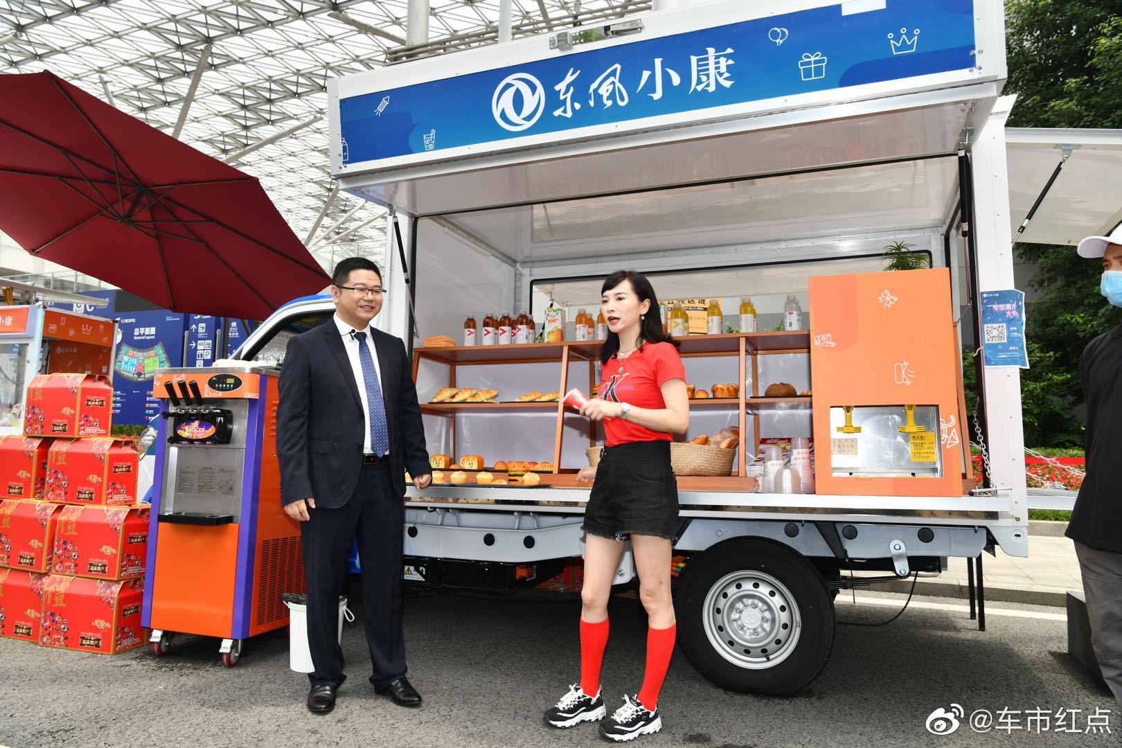 2020重庆车展 高管现身车展现场化身移动商铺店主现场侃车妙语连