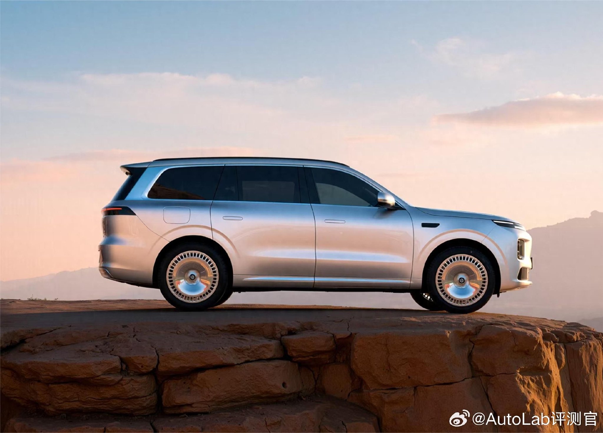 零跑D16官图曝光，定位30万全尺寸SUV