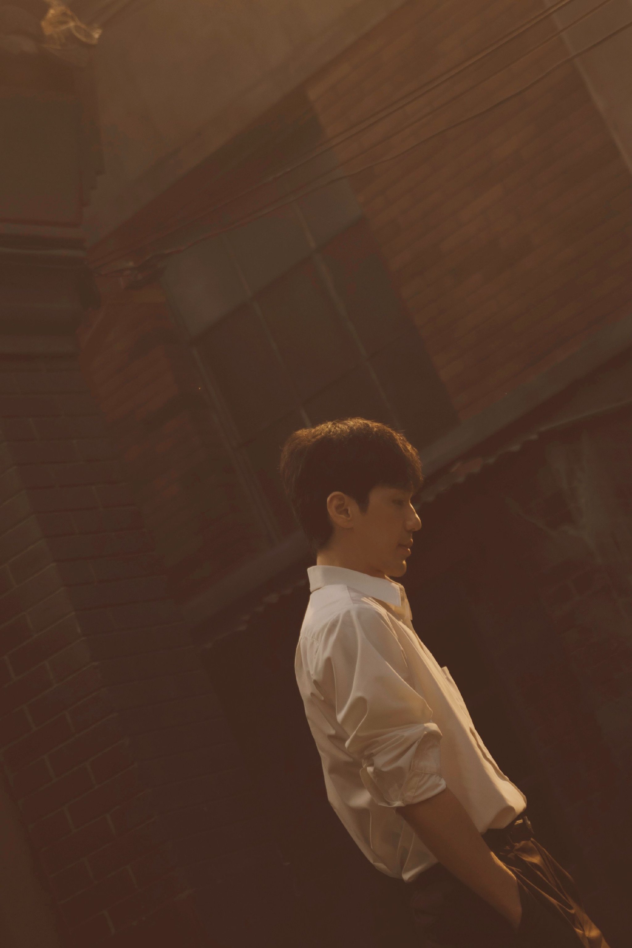 白宇新剧《所向皆胜利》今晚开播，演绎北平之秋