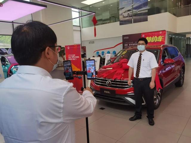 汽车促销力度大，青浦节日车市红火