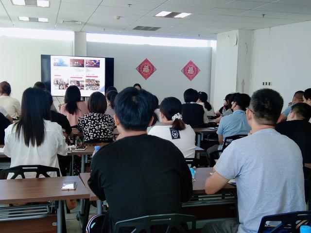 理论+实操:手把手量身打造全套培训!抖音短视频运营(直播带货)培训班第一期顺利举行