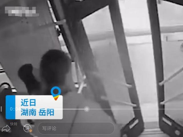 湖南一公交车违规下客,致乘客被过路小车撞飞,交警:小车主责-幽兰花香 湖南一公交车违规下客,致乘客被过路小车撞飞,交警:小车主责-幽兰花香