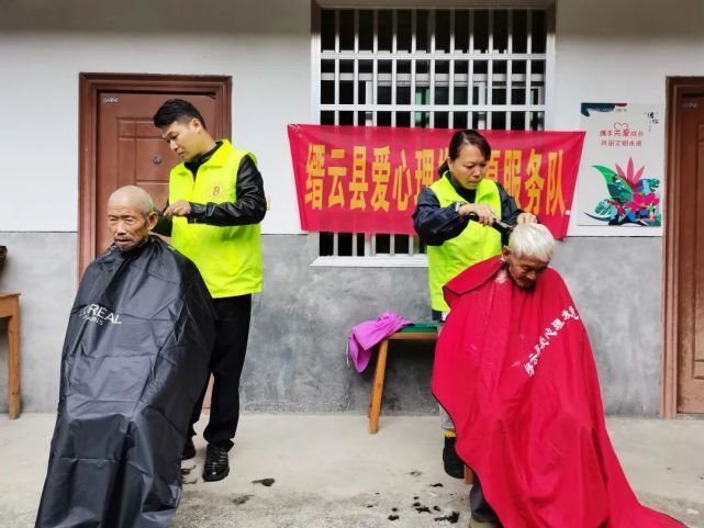 暖心！免费解决老人“头”等大事！