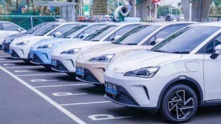 员工居家办公、董事长被“堵门”，哪吒汽车退无可退