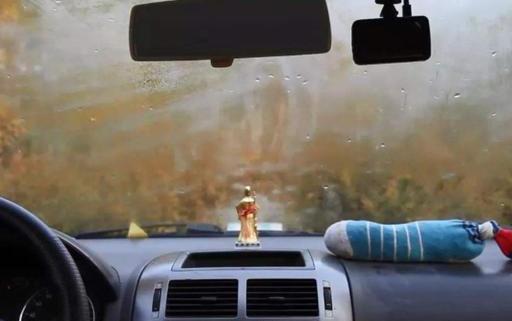 车内有个除雾按钮,很多人车开到坏都没用过,你知道这个按钮吗休闲区蓝鸢梦想 - Www.slyday.coM 车内有个除雾按钮,很多人车开到坏都没用过,你知道这个按钮吗休闲区蓝鸢梦想 - Www.slyday.coM