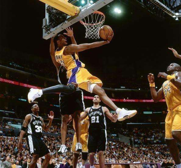 nba5大反力学瞬间:字母哥后仰隔扣,纳什平躺抛投,都不如詹姆斯