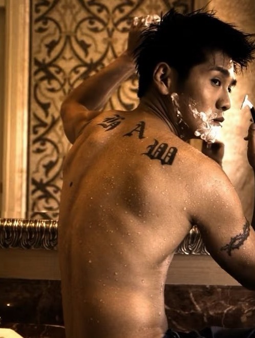 曹格早期还挺man，身材也很好，关键是性格也很有趣 ！