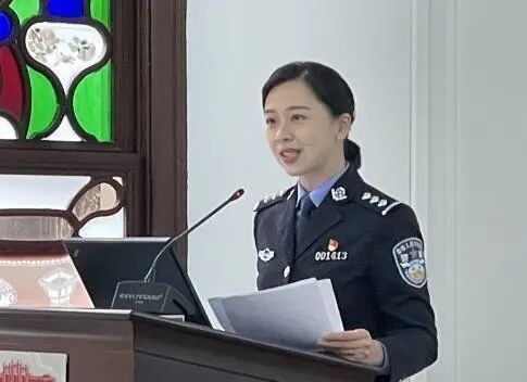 《红讲台》献礼首个中国人民警察节:金色盾牌,红色使命!休闲区蓝鸢梦想 - Www.slyday.coM 《红讲台》献礼首个中国人民警察节:金色盾牌,红色使命!休闲区蓝鸢梦想 - Www.slyday.coM