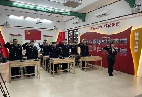 《红讲台》献礼首个中国人民警察节:金色盾牌,红色使命!休闲区蓝鸢梦想 - Www.slyday.coM 《红讲台》献礼首个中国人民警察节:金色盾牌,红色使命!休闲区蓝鸢梦想 - Www.slyday.coM