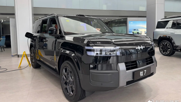 方程豹钛7上市：17.98万起售，1.5T插混+轻度越野，竞争唐L？