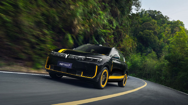 岚图FREE+运动定制版正式上市 主打黑黄配色，售价为27.99万元