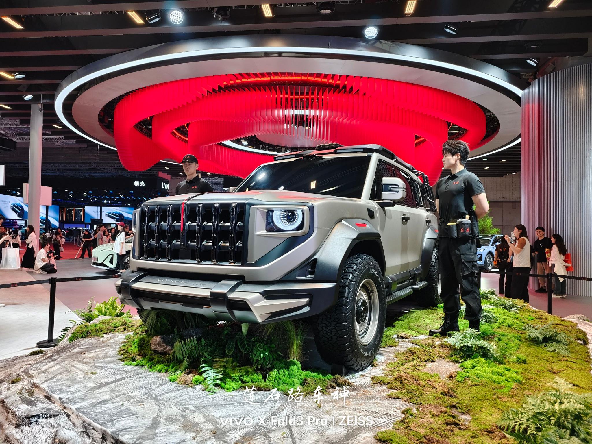 红旗新能源硬派越野车，车长超过5米，增程4电机驱动