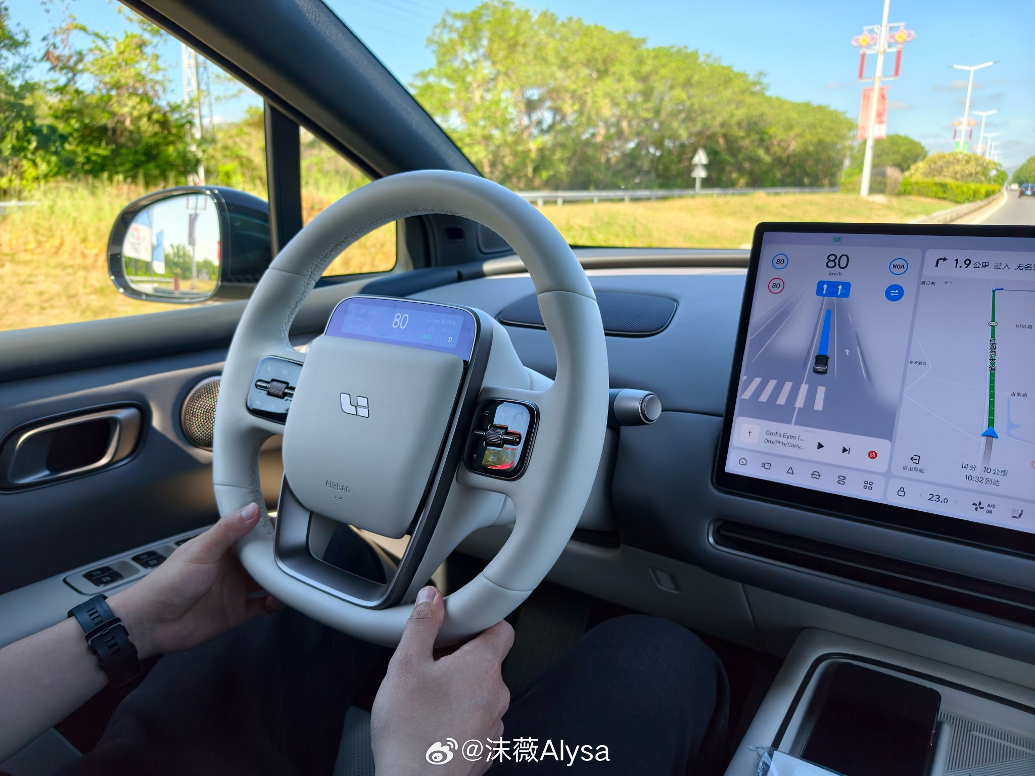 理想i6出行体验,晴天海边惬意自驾