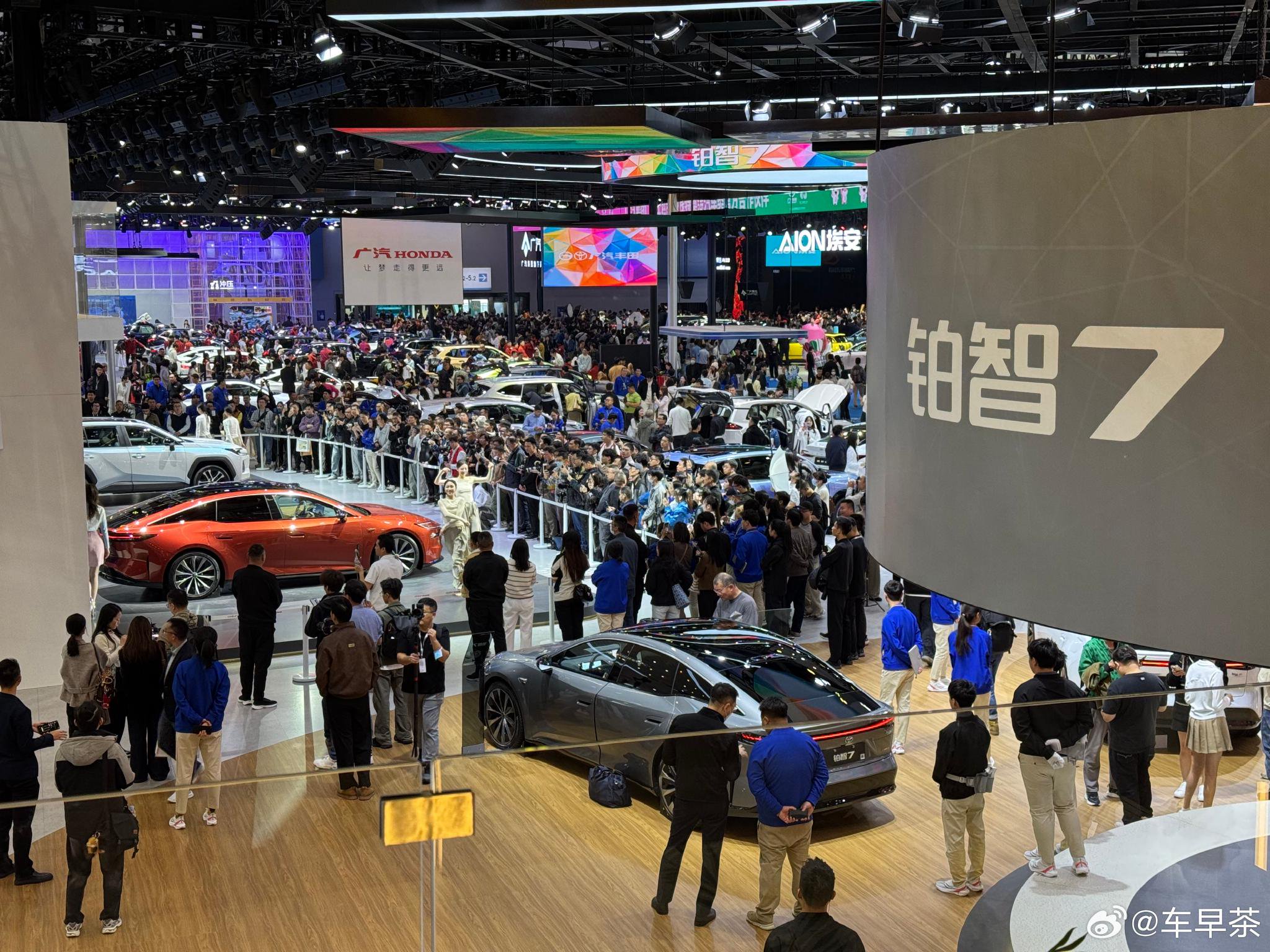 广汽丰田铂智7亮相广州车展，20万级纯电轿车引关注