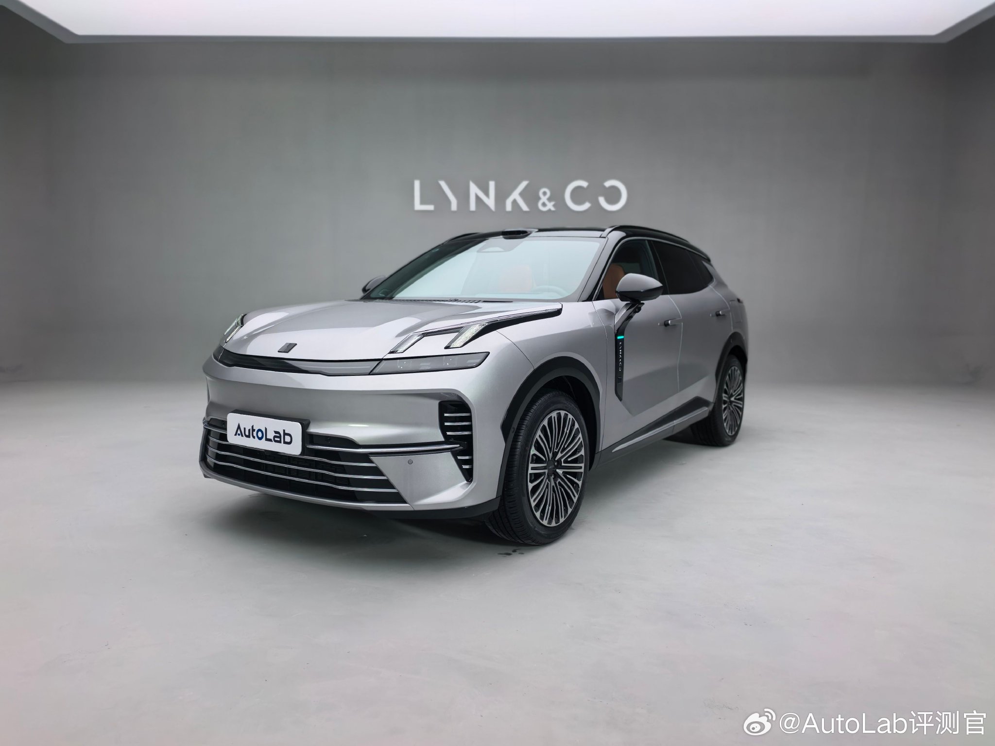 领克08推出极光套装，新增专属车漆与轮毂