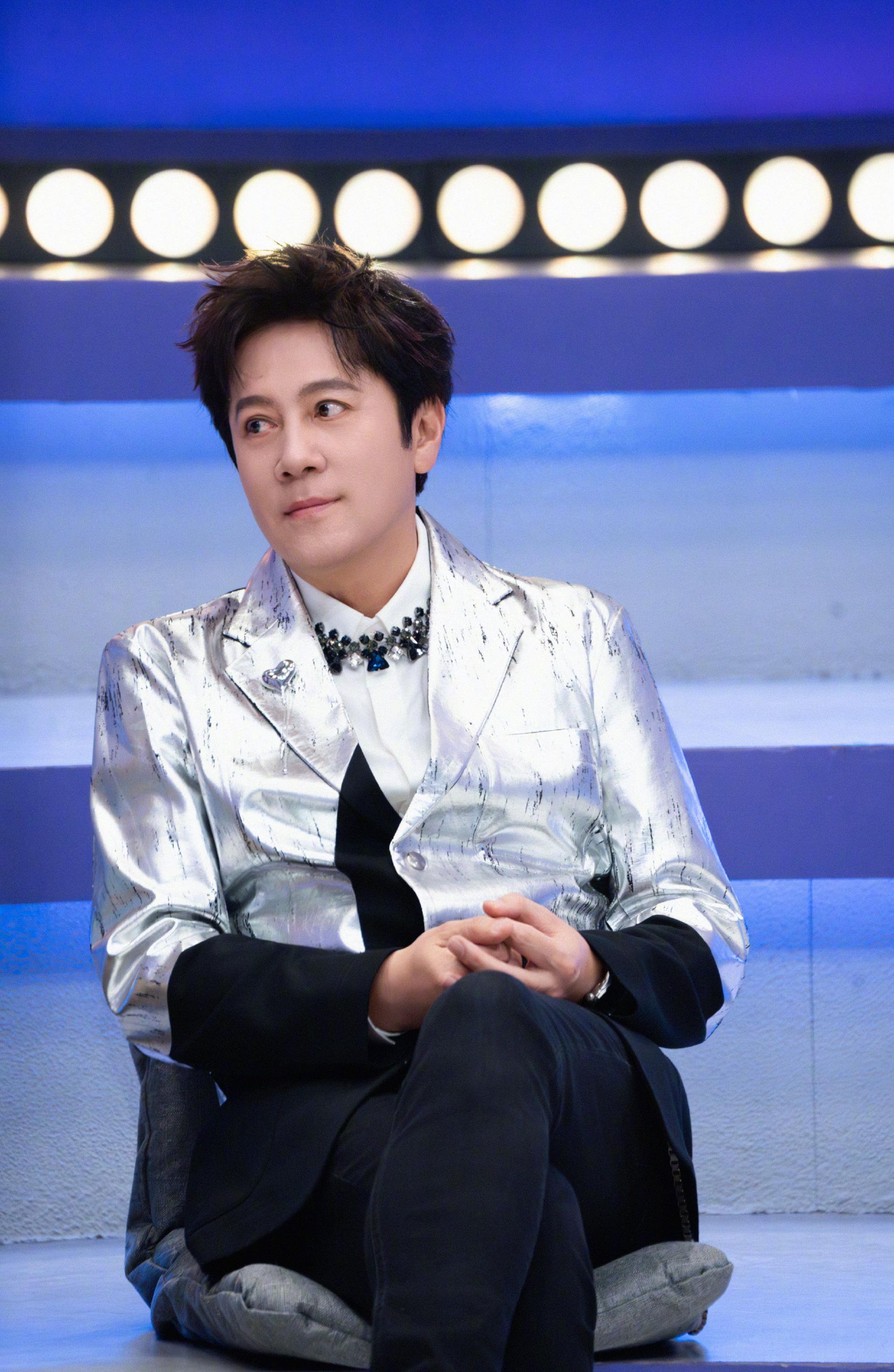 蔡国庆徐良担任热声官助力选手腾飞