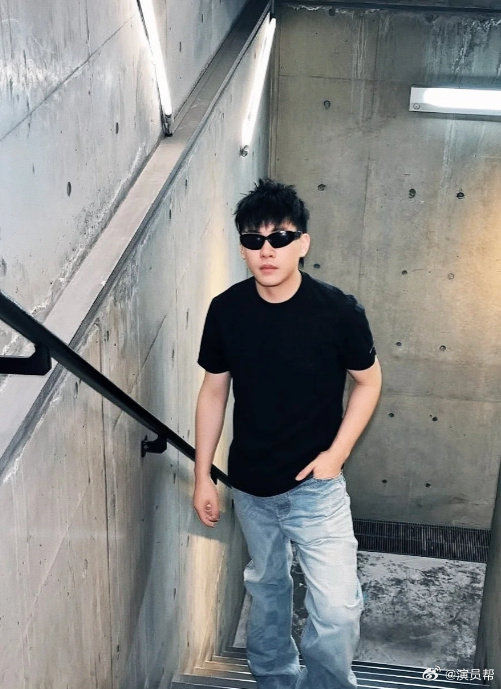 李莎旻子官宣搭档胡彦斌，还直接立下合伙人 KPI 也太可爱