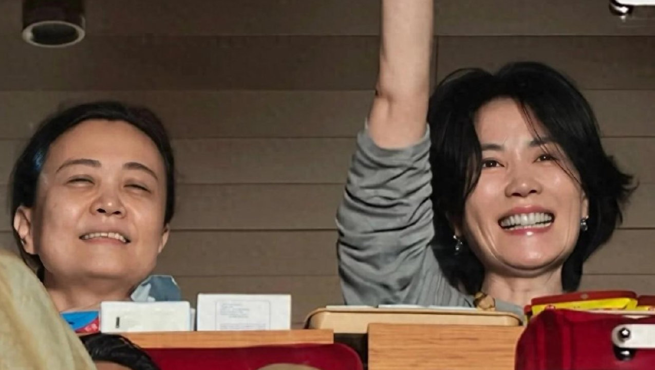 藏了19年！那英女儿首度公开亮相演唱会，台下坐满半个娱乐圈