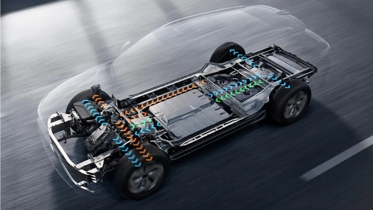 10万左右预算，选混动新能源汽车，到底是插混好还是增程好？