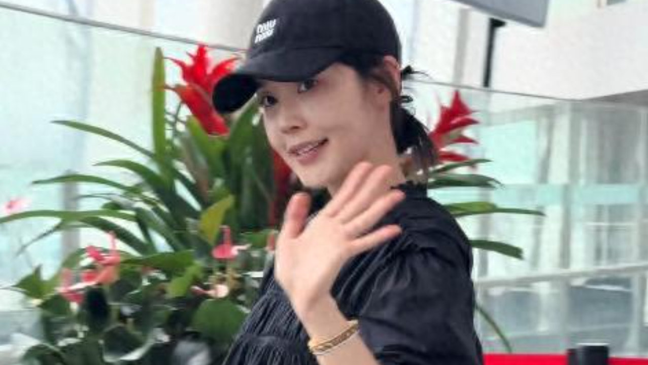 张佳宁被曝怀孕！肚子隆起走路挺腰，与叶祖新过往被扒，孕味十足