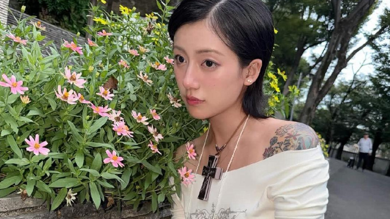 李诞前妻“黑尾酱”晒婚纱照宣布再婚,新郎从未曝光,身份成谜 李诞前妻“黑尾酱”晒婚纱照宣布再婚,新郎从未曝光,身份成谜
