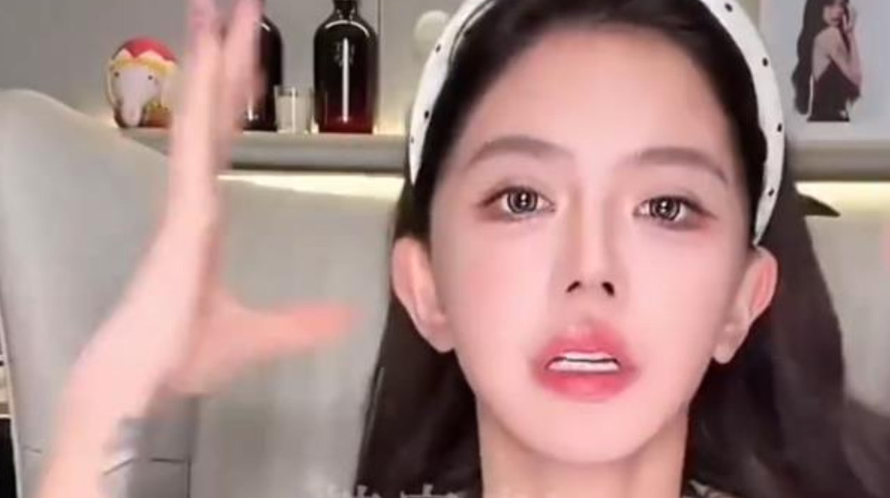 网红韩安冉自曝女儿学费一年20万,教育理念是“不卷孩子、卷自己” 网红韩安冉自曝女儿学费一年20万,教育理念是“不卷孩子、卷自己”