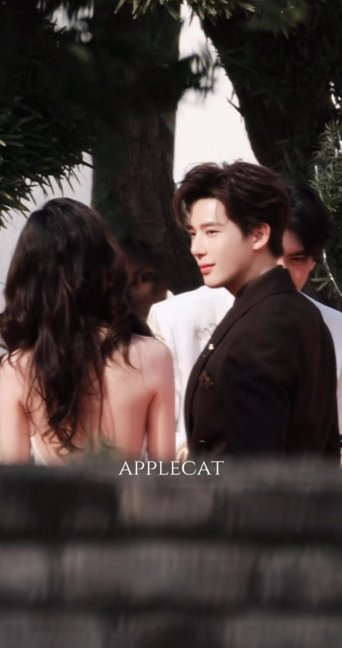 王安宇季清和拍卖会路透