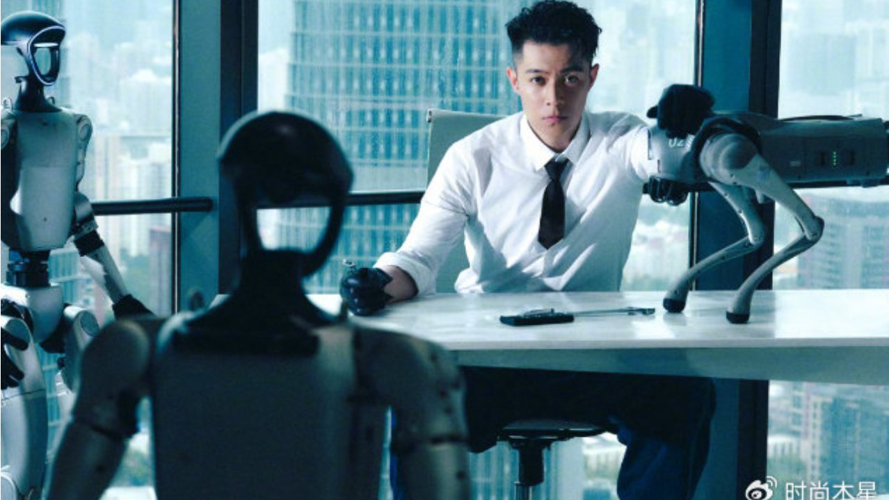 周柏豪芭莎大片，演绎电影感城市