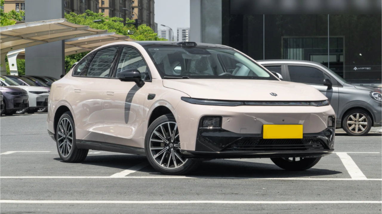 10万左右想买纯电车，可以看看零跑B01，连续五个月销量破万！