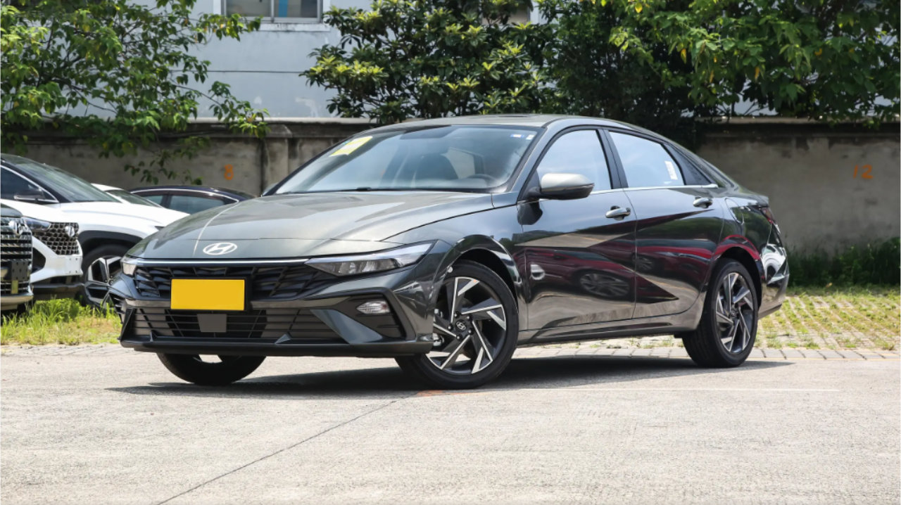 好开又省油，北京现代伊兰特跌至6.88万，你还选国产吗?