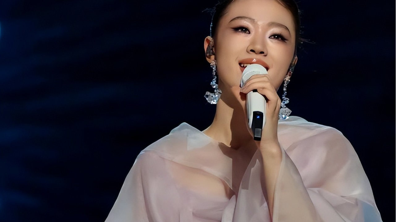 李荣浩怒撕单依纯恩将仇报自毁前程，离天后王菲距离还差很多原创