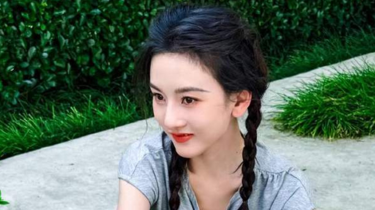 宋祖儿新剧没写宋祖儿,未像同剧演员郭麒麟那样附带艺名备注 宋祖儿新剧没写宋祖儿,未像同剧演员郭麒麟那样附带艺名备注