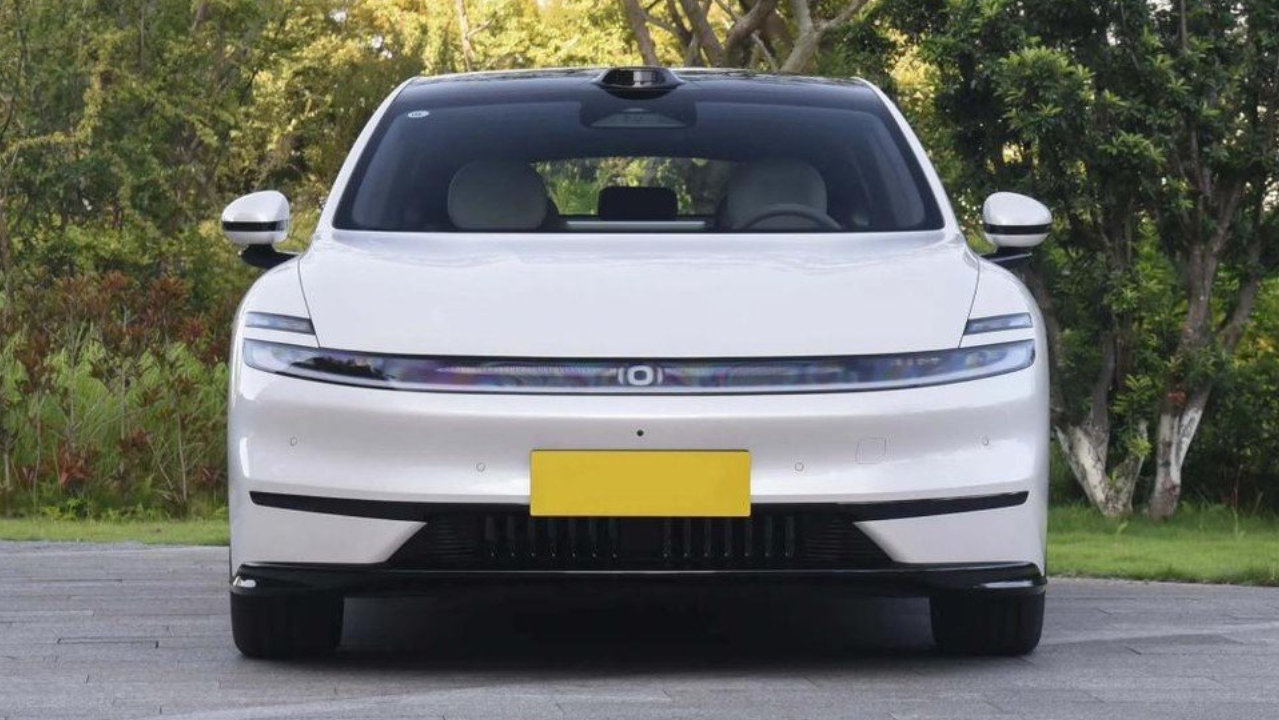 同为纯电家轿，长安启源A06竞对小鹏M03，谁才是最终之选？