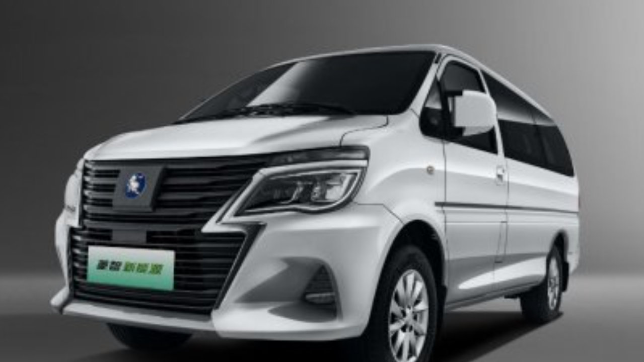 致敬时代创业者，东风风行伴您一路向前，向光而行