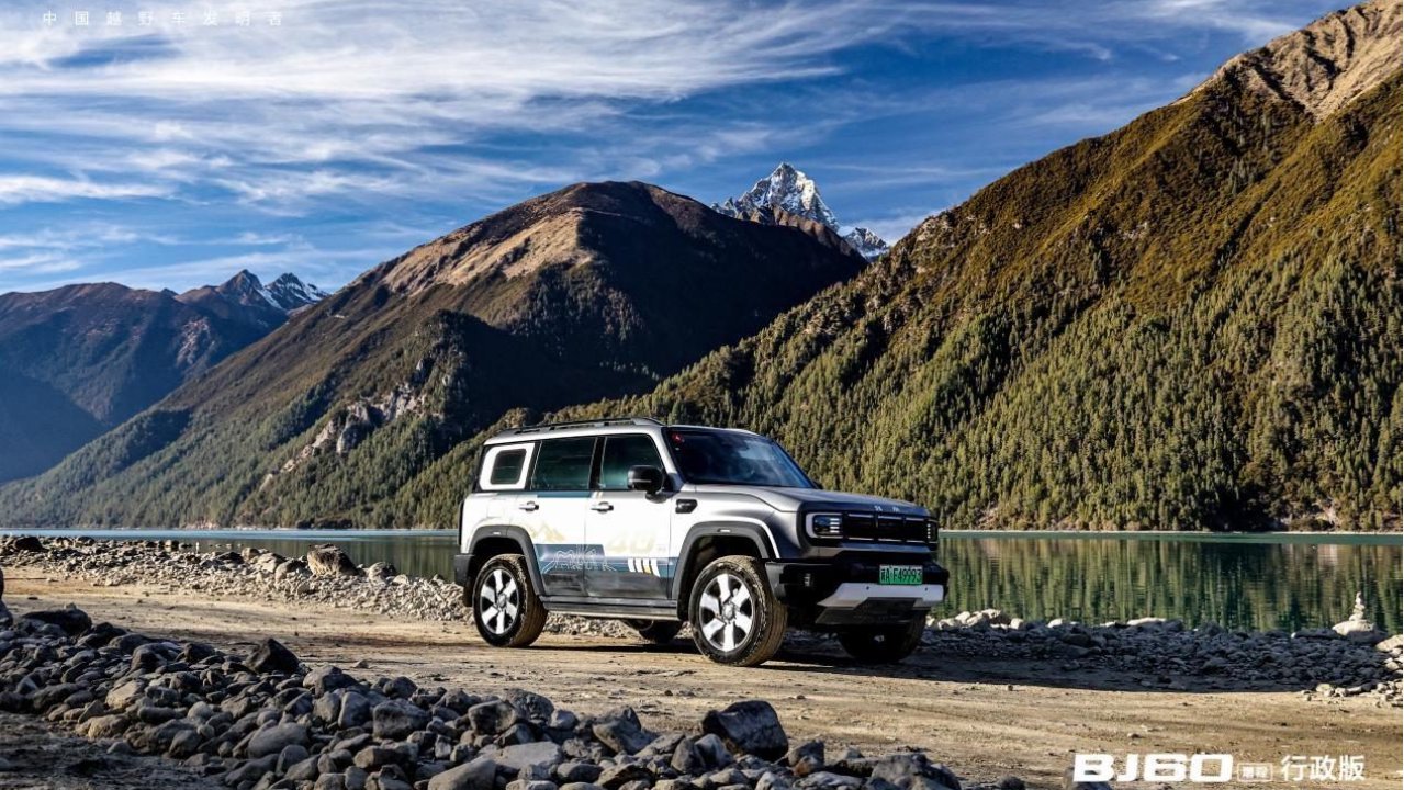 北京越野放大招，BJ60增程行政版上市27.58万起入手，百万级配置