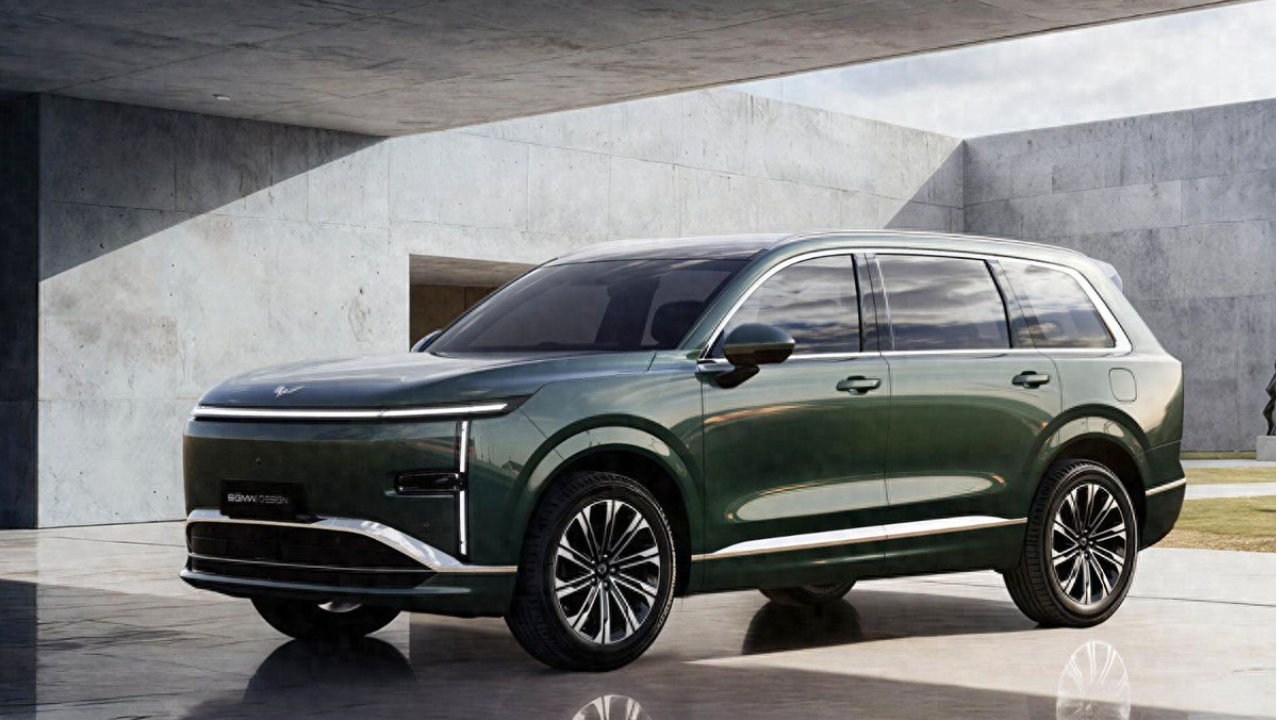 五菱全新中大型SUV官图，车长4980mm，5/6座都有，纯电续航185km