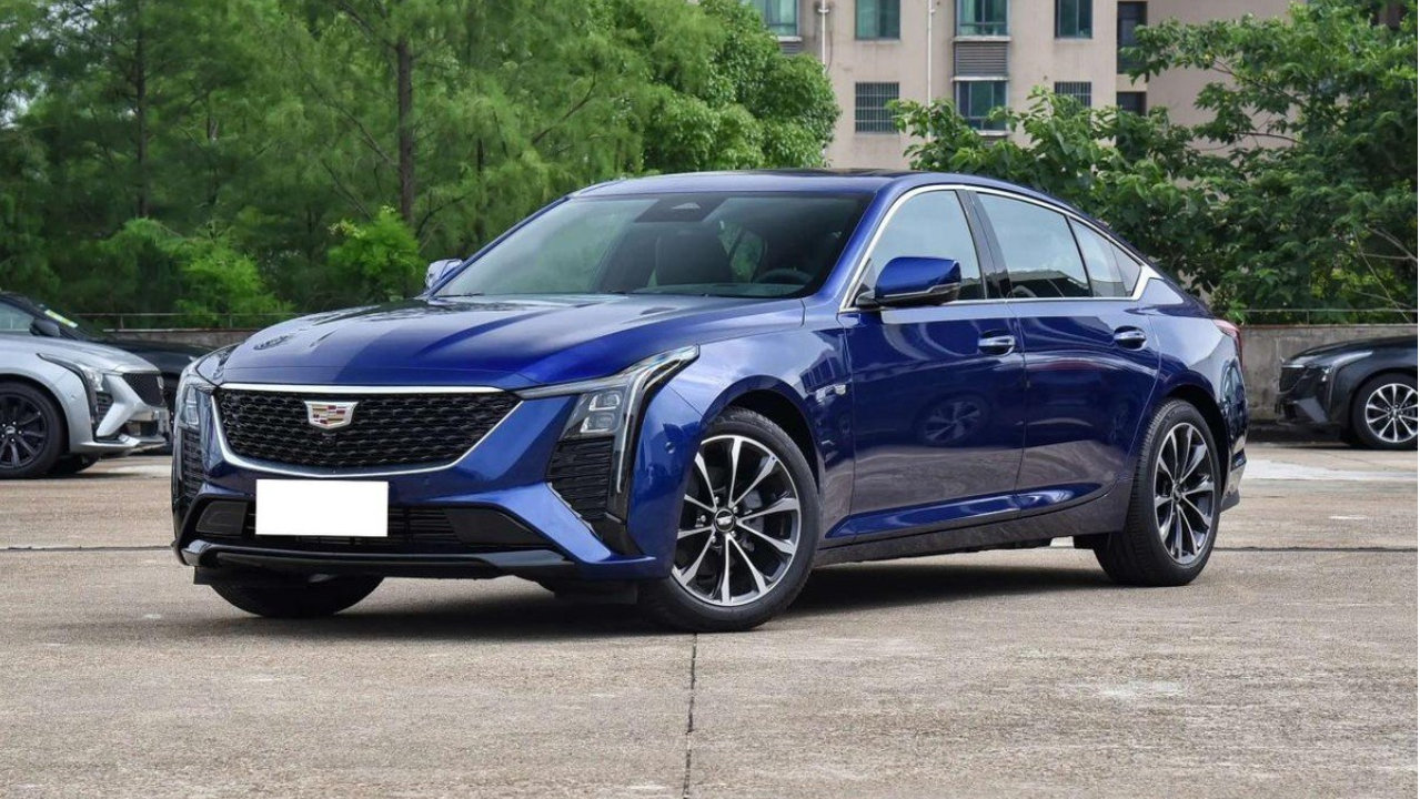 同阵营中型车PK，凯迪拉克CT5和宝马3系，选谁更合适？