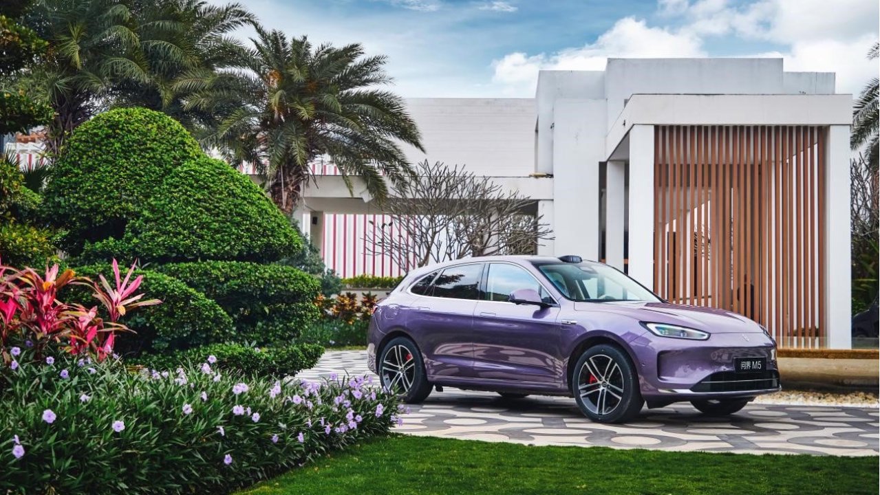 问界M5成春节自驾热门选择，智能与安全成核心卖点