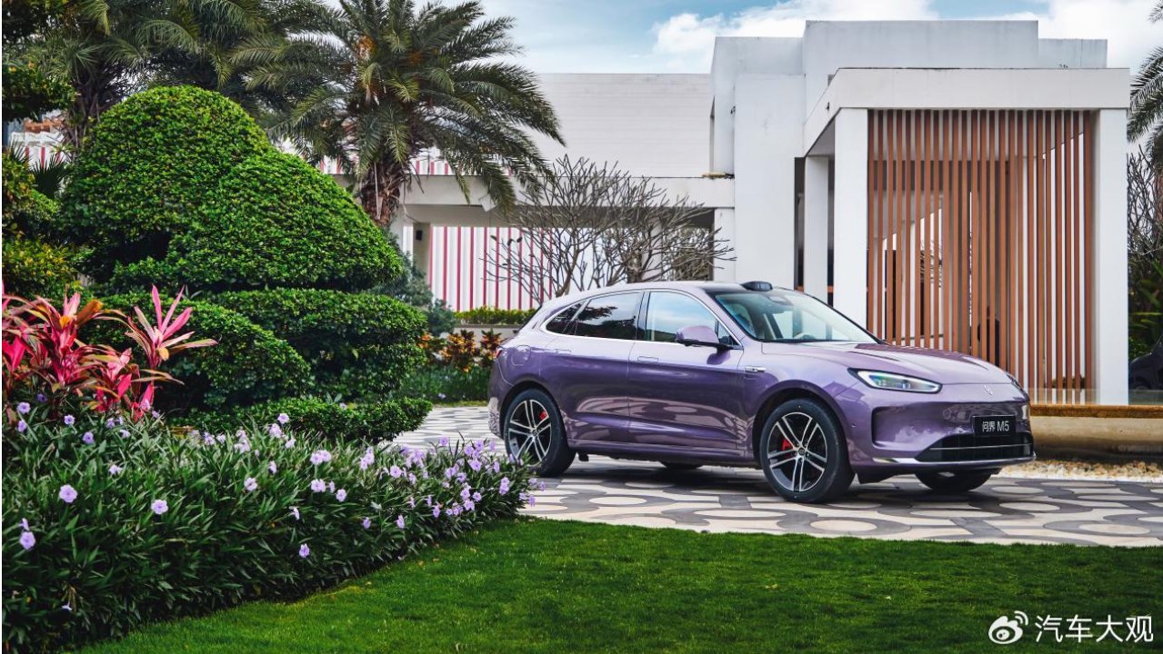 春启新程，心向山河，问界M5伴你从容奔赴春季之旅