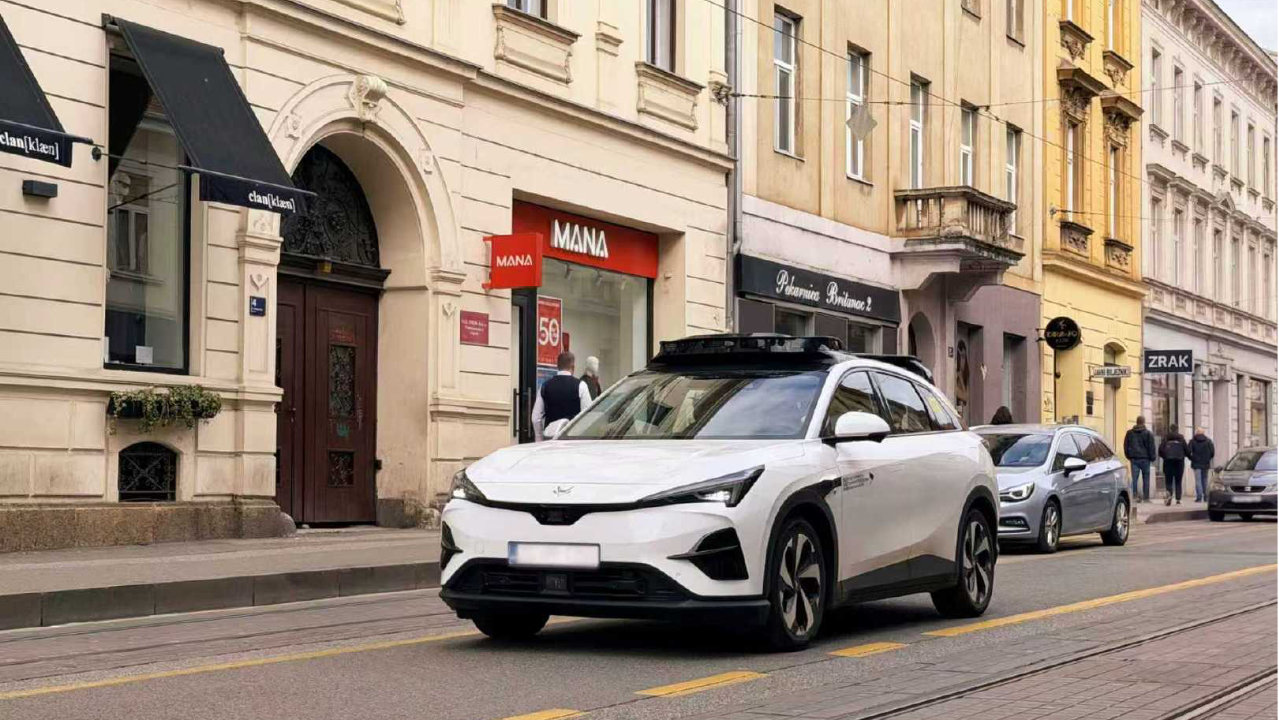 北汽蓝谷携小马智行登陆欧洲，Robotaxi全球化战略稳步推进