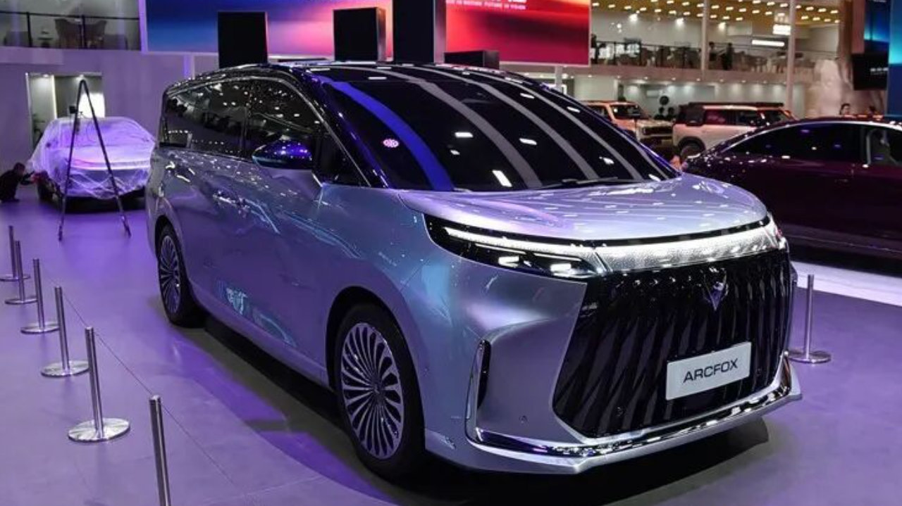 极狐首款中大型MPV发布！竞争腾势D9/高山