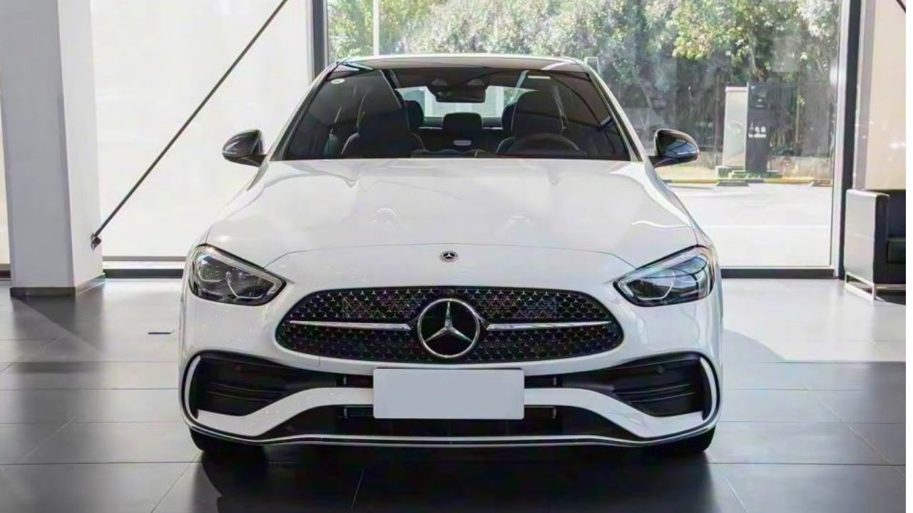 奔驰全新C级,全系终于把2.0T装上了,配置全面提升,售33.83万元起
