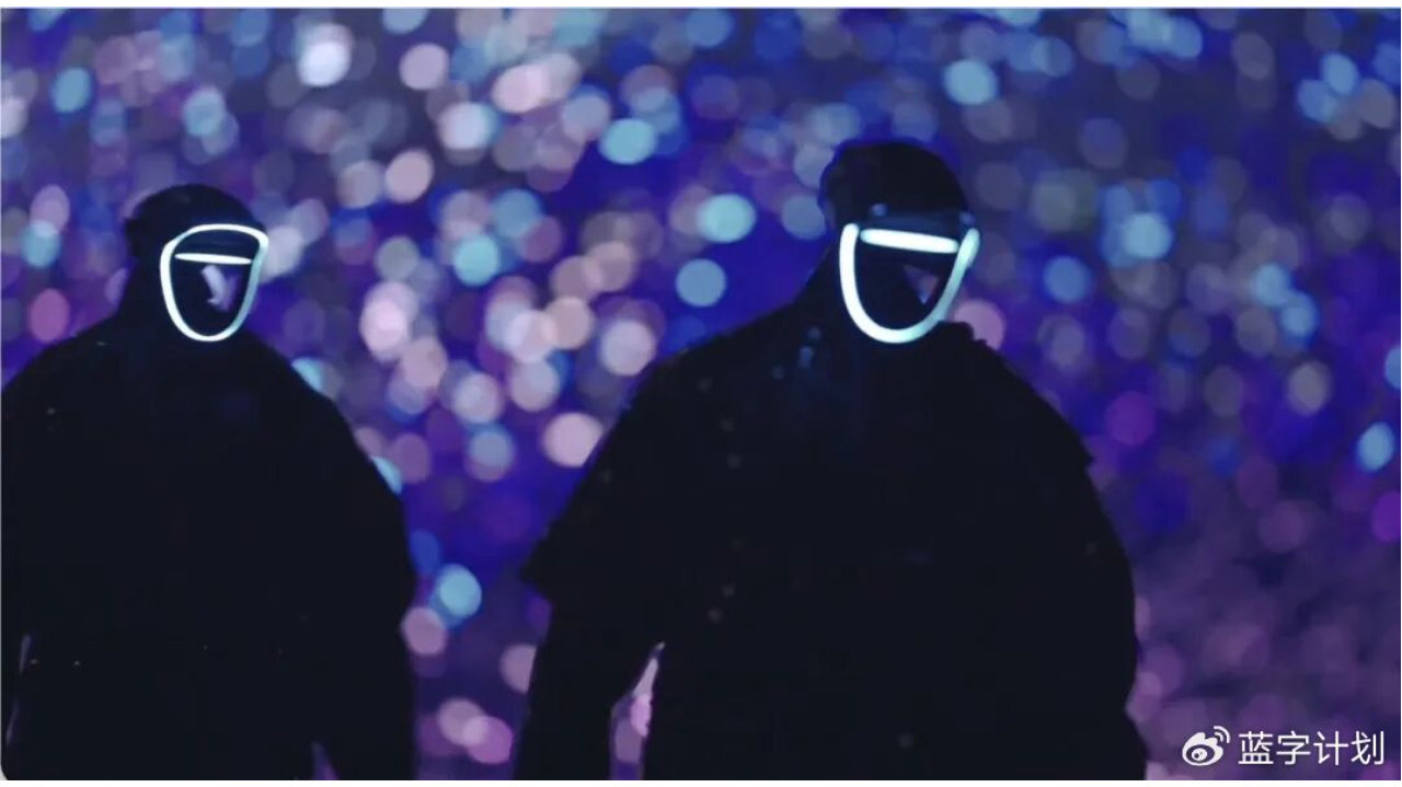 宇树机器人“天花板级”后空翻，马斯克坐不住了