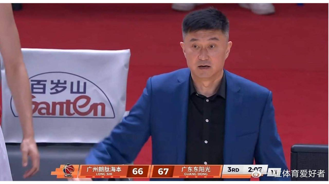 广东93-85迎5连胜！萨林杰32分，当红国手0分，郭士强脸面挂不住了