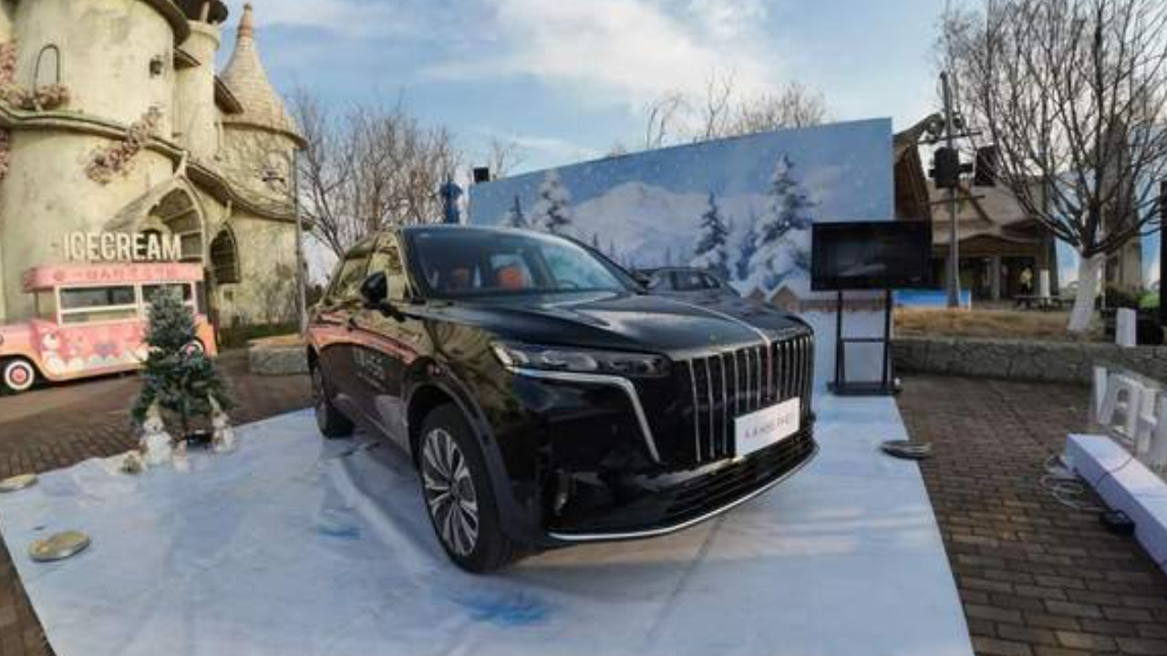 红旗HS6 PHEV区域上市，以“更好的大五座”重塑家庭出行！